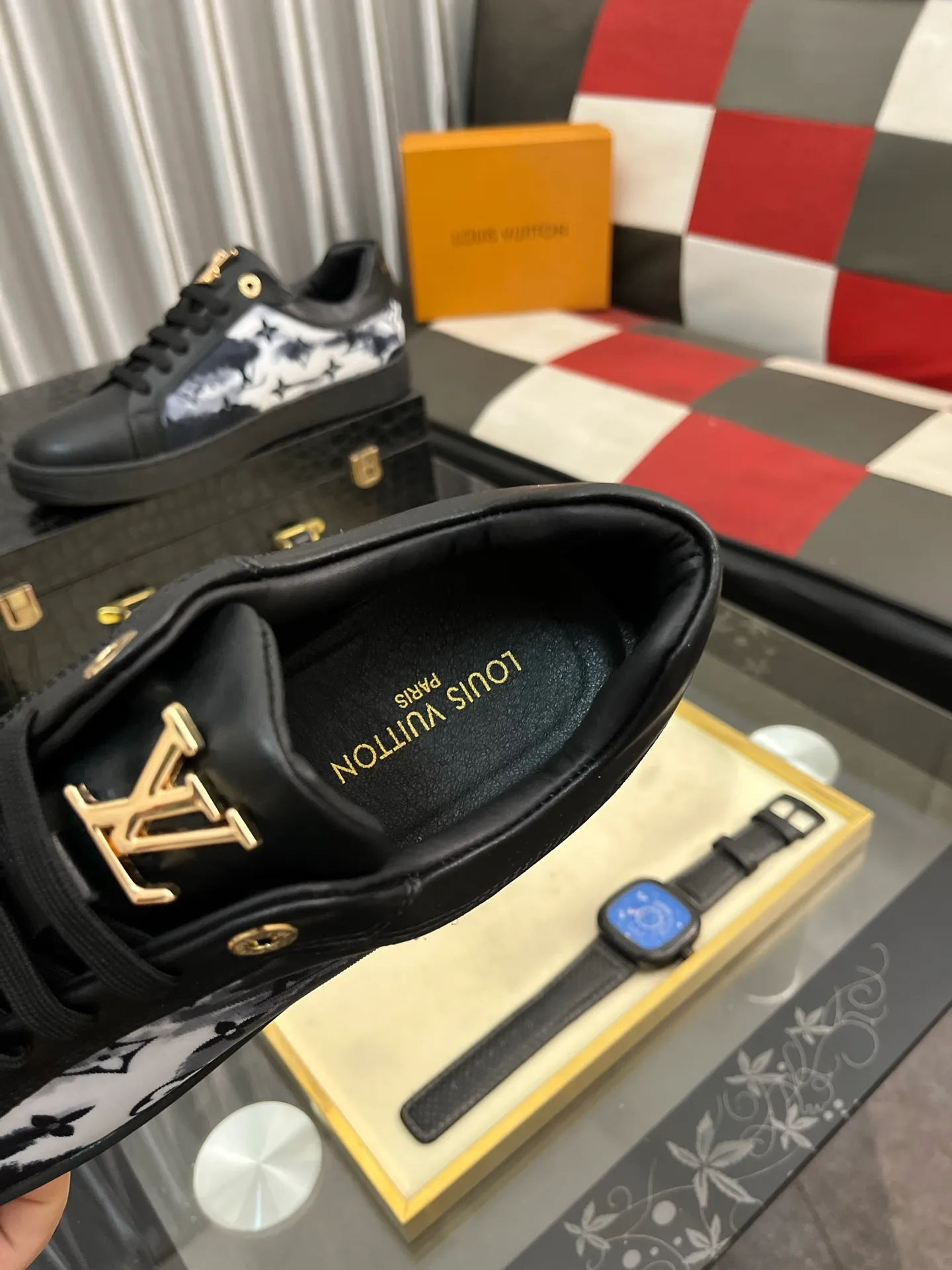 Men's shoes💰400⌚️⌚️"LV" latest men's casual shoes, genuine leather lining, rubber wear-resistant outsole, fine lines and beautiful strips, not too much decoration, European and American style, comfortable and high-end, code number: 38 to 44 45 can be customized, 3️⃣colors are available